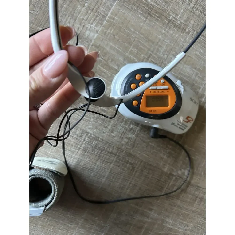 Sony Walkman Sports SRF-M80V AM FM Weather Portable Radio Tested w Headphones